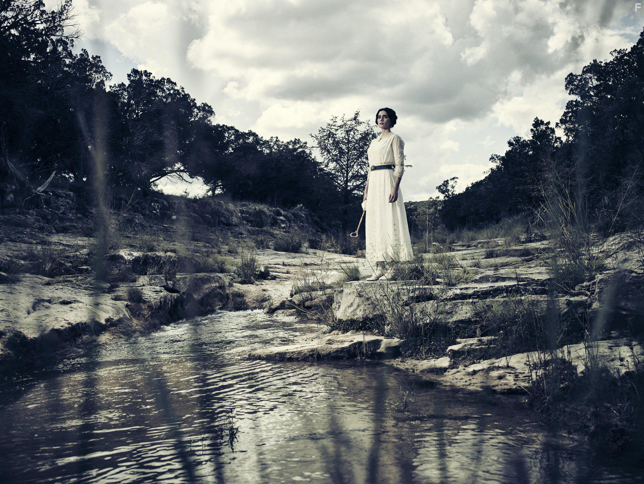 Maria Garcia and Paola Nunez in The Son (2017)