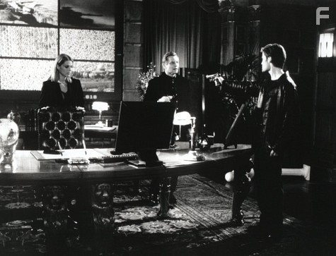 Casper Van Dien, Michael York, and Catherine Oxenberg in Код 'Омега' (1999)