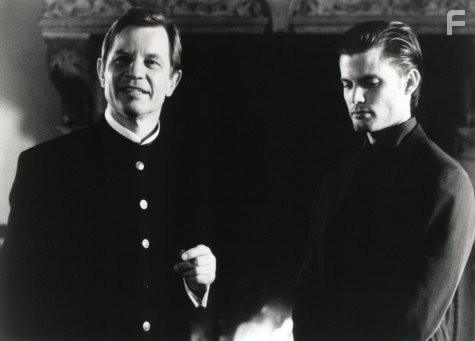 Casper Van Dien and Michael York in Код 'Омега' (1999)
