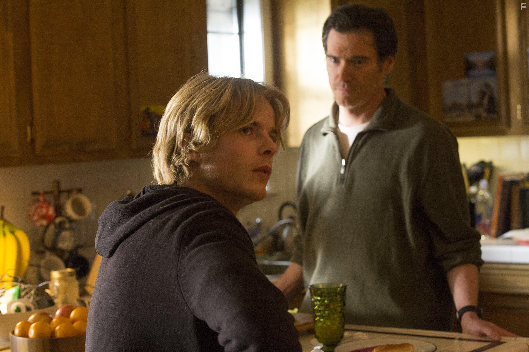 Billy Crudup and Graham Rogers in 1 Mile to You (2017)