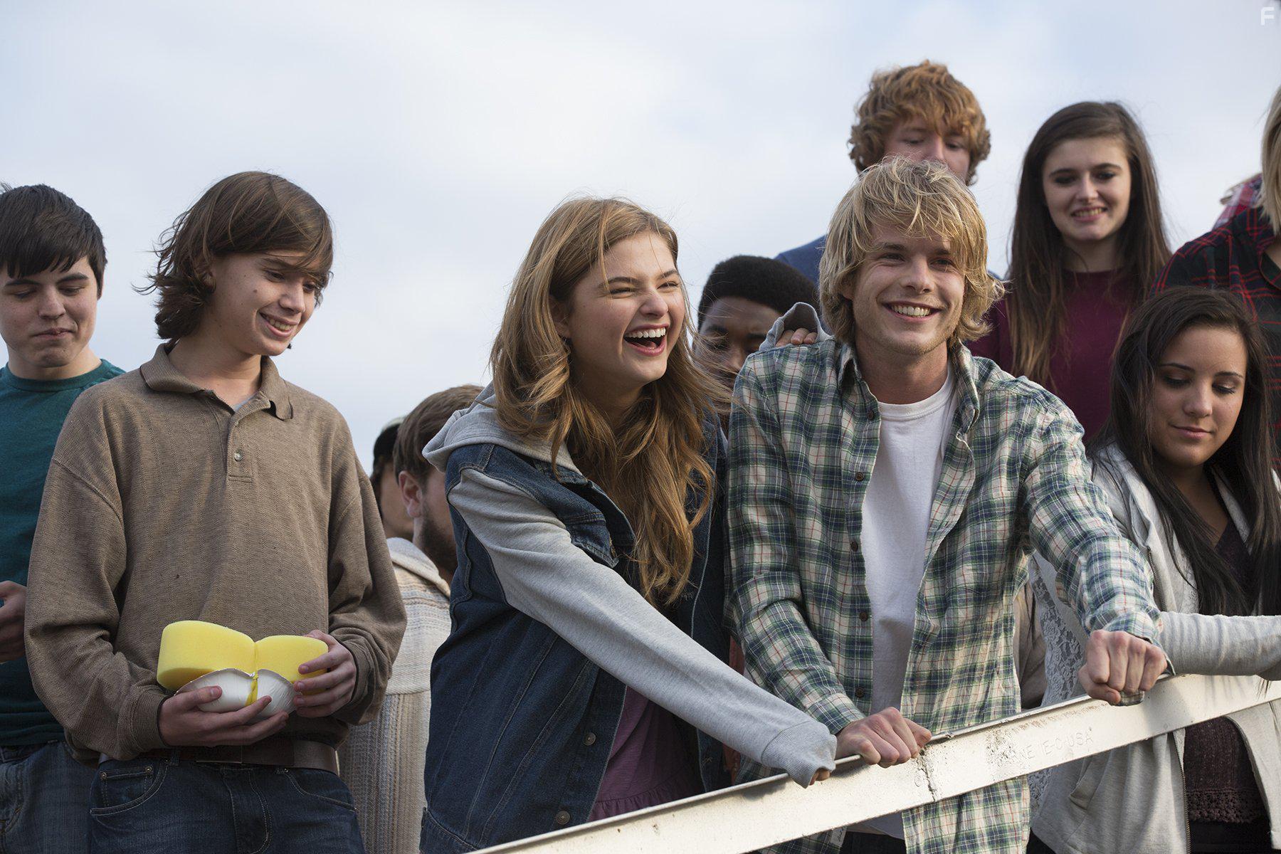 Stefanie Scott and Graham Rogers in 1 Mile to You (2017)