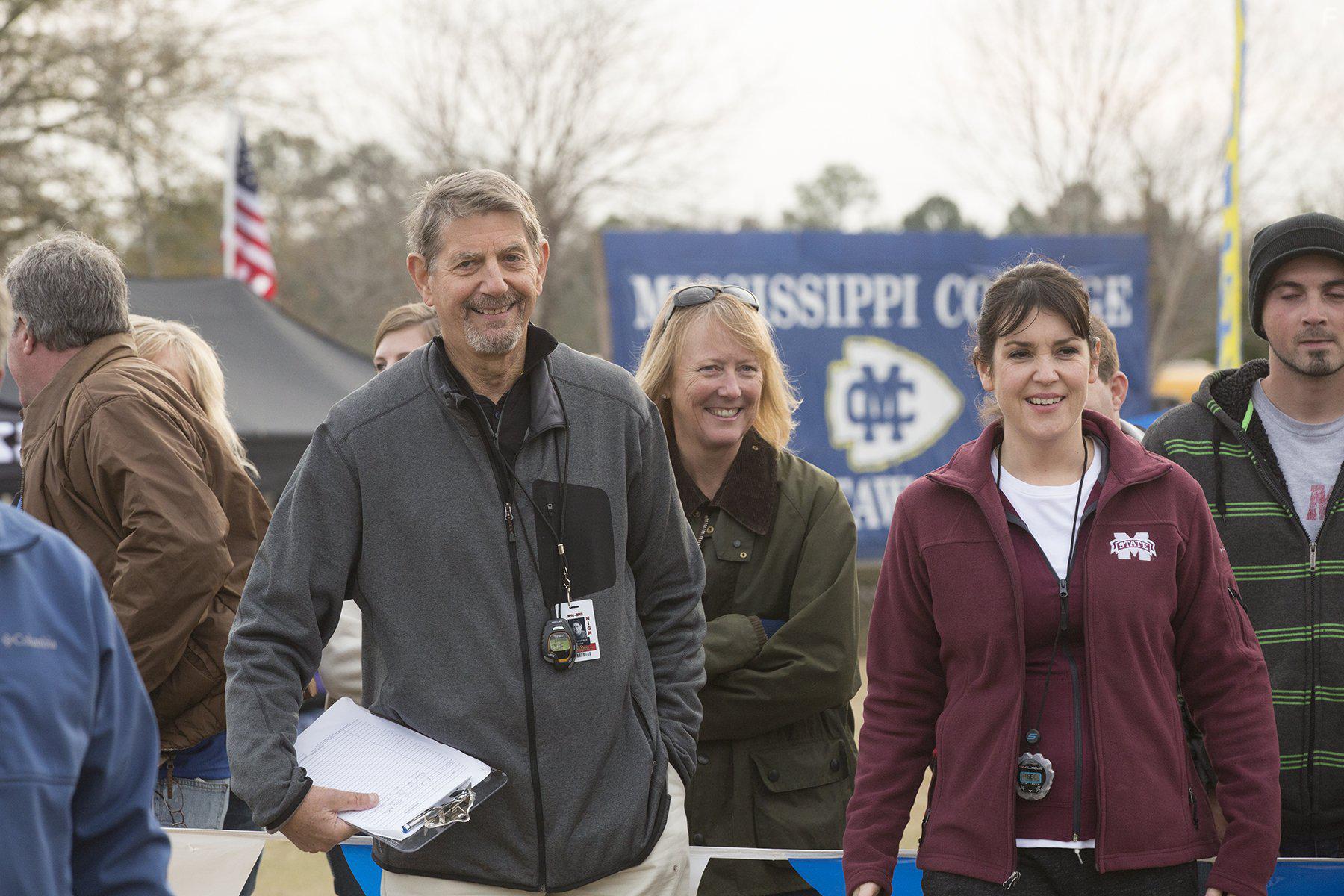 Peter Coyote and Melanie Lynskey in 1 Mile to You (2017)