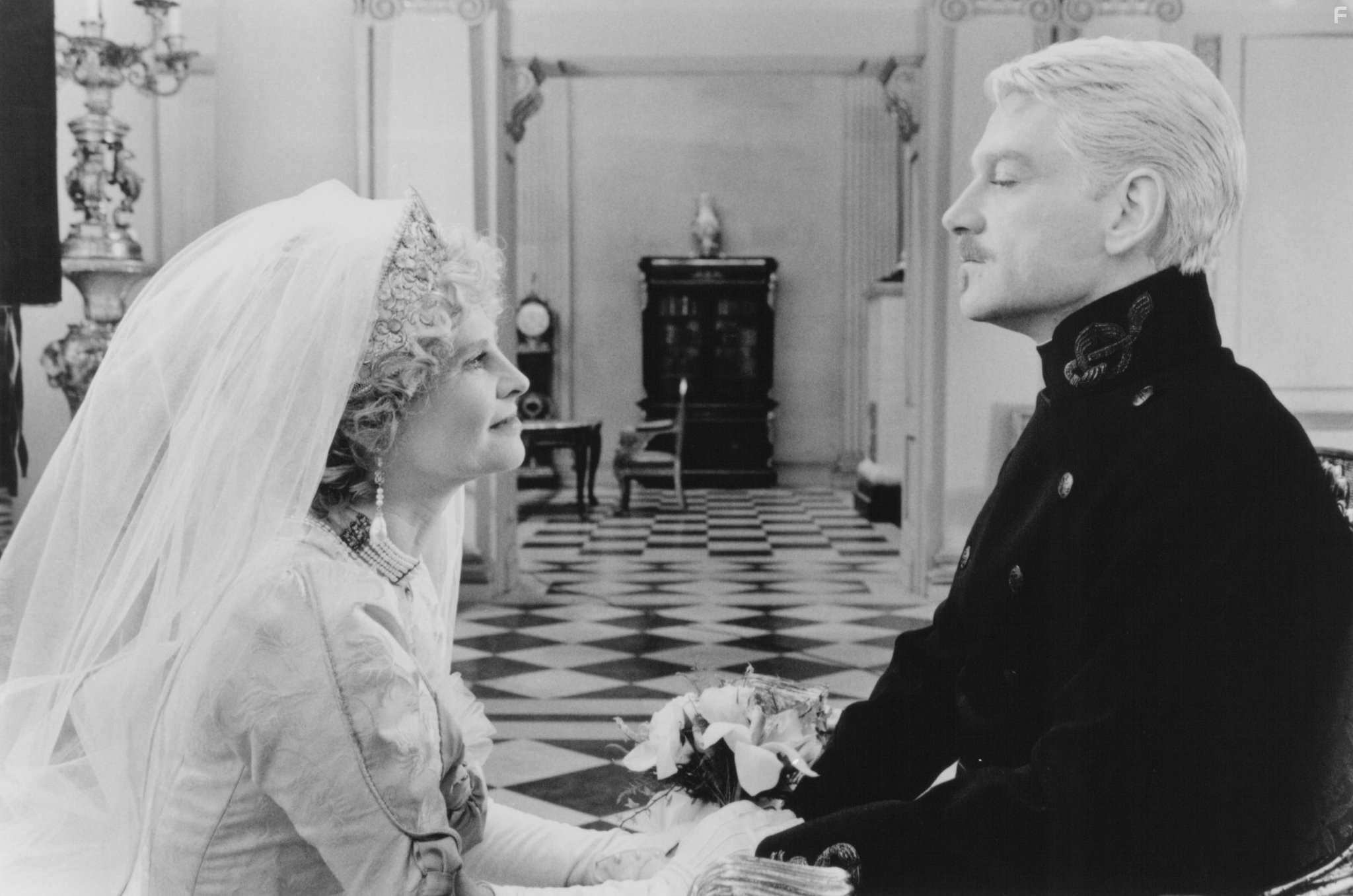 Kenneth Branagh and Julie Christie in Гамлет (1996)