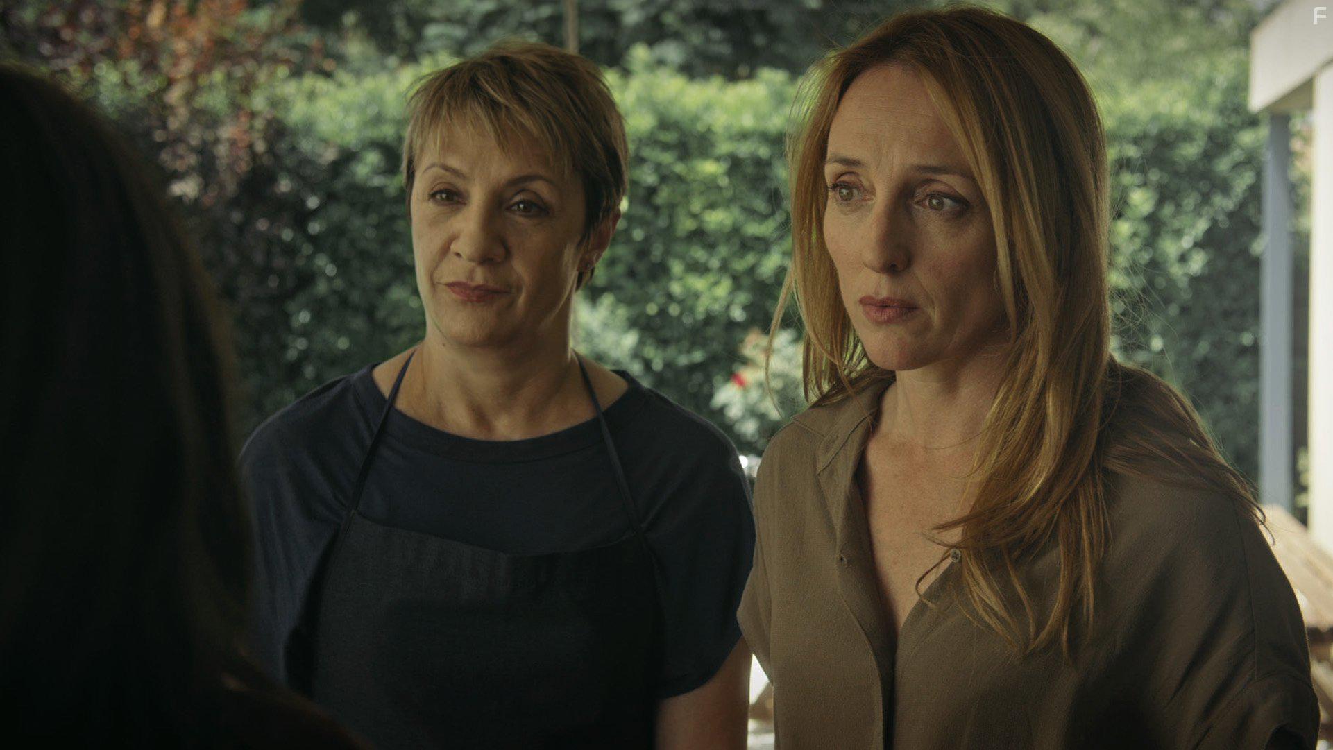 Blanca Portillo and Mar Sodupe in S quin eres (2017)