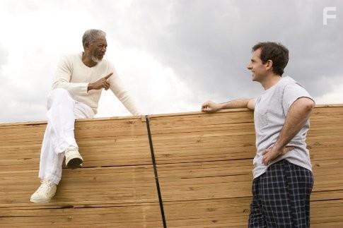 Morgan Freeman and Steve Carell in Эван Всемогущий (2007)