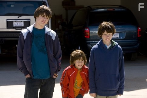 Jimmy Bennett, Graham Phillips, and Johnny Simmons in Эван Всемогущий (2007)