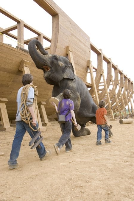 Jimmy Bennett, Graham Phillips, and Johnny Simmons in Эван Всемогущий (2007)