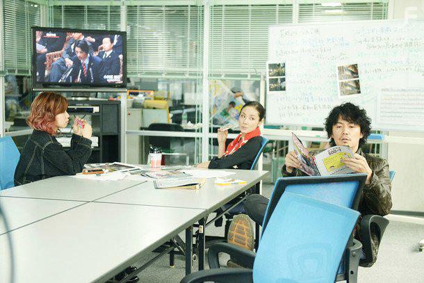 Masaharu Fukuyama, Fumi Nikaidou, and Y Yoshida in Scoop! (2016)