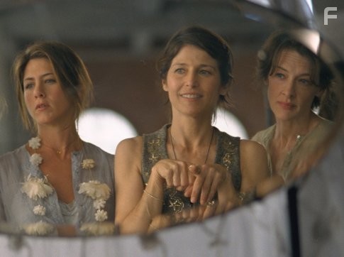 Jennifer Aniston, Joan Cusack, and Catherine Keener in Положись на друзей (2006)