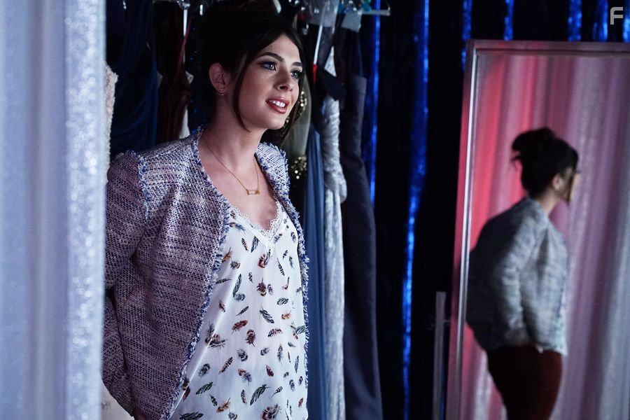 Niki Koss in Famous in Love (2017)