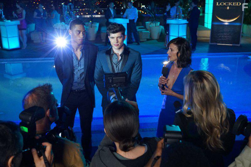 Perrey Reeves, Carter Jenkins, and Keith Powers in Famous in Love (2017)