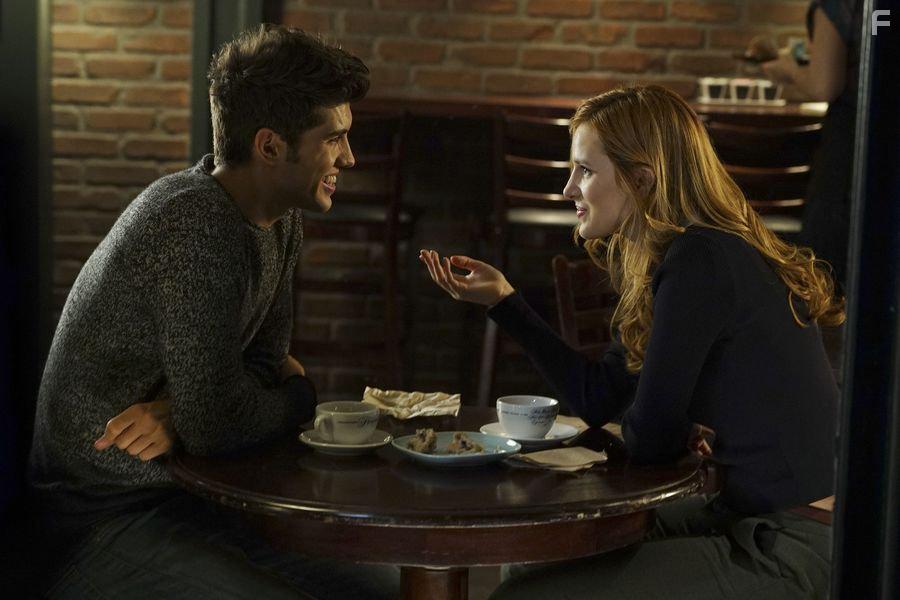 Carter Jenkins and Bella Thorne in Famous in Love (2017)