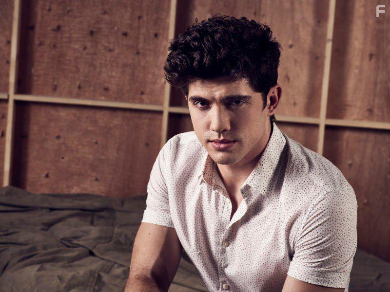 Carter Jenkins in Famous in Love (2017)