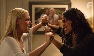 Katherine Heigl and Rosario Dawson in Unforgettable (2017)