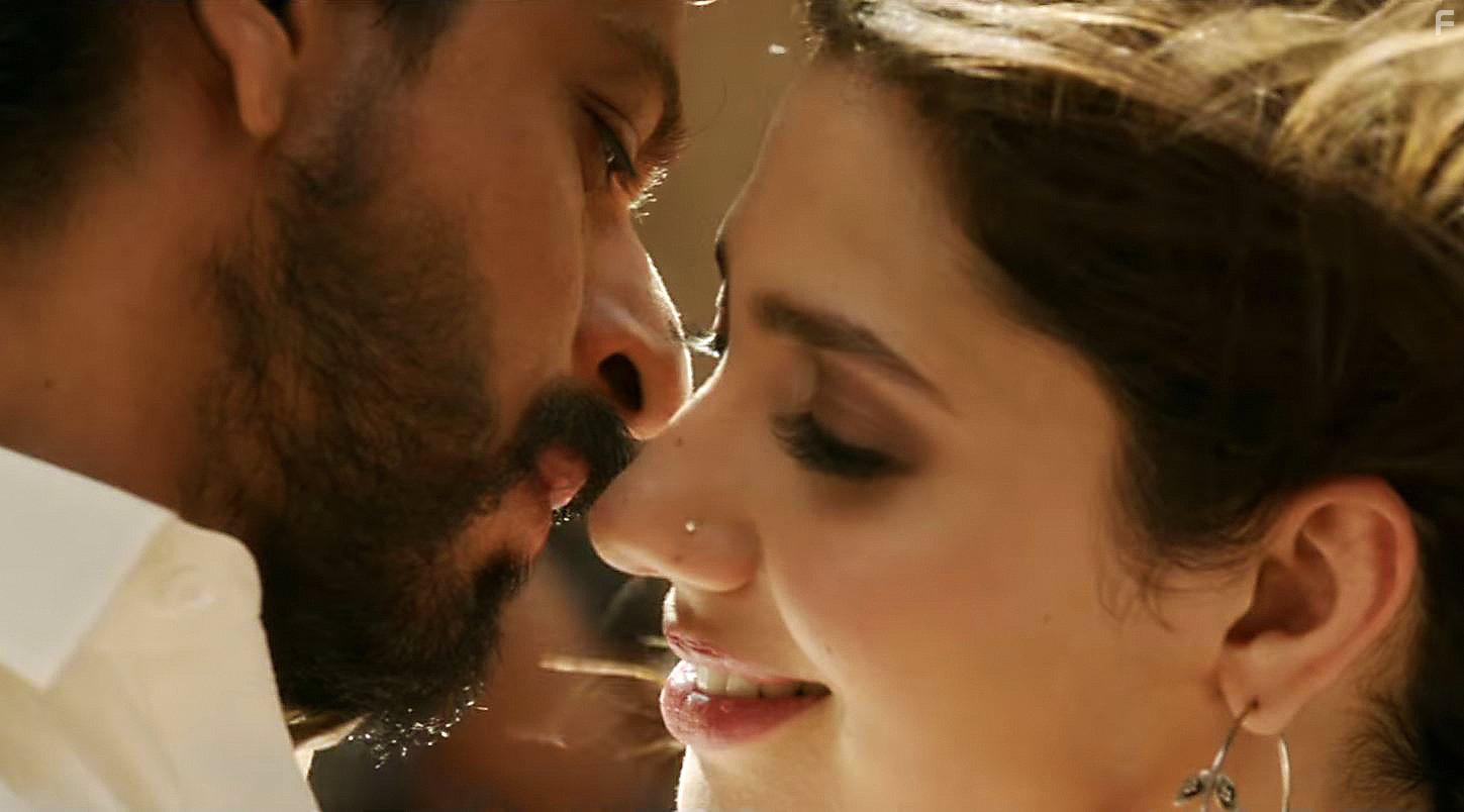 Shah Rukh Khan and Mahira Khan in Raees (2017)