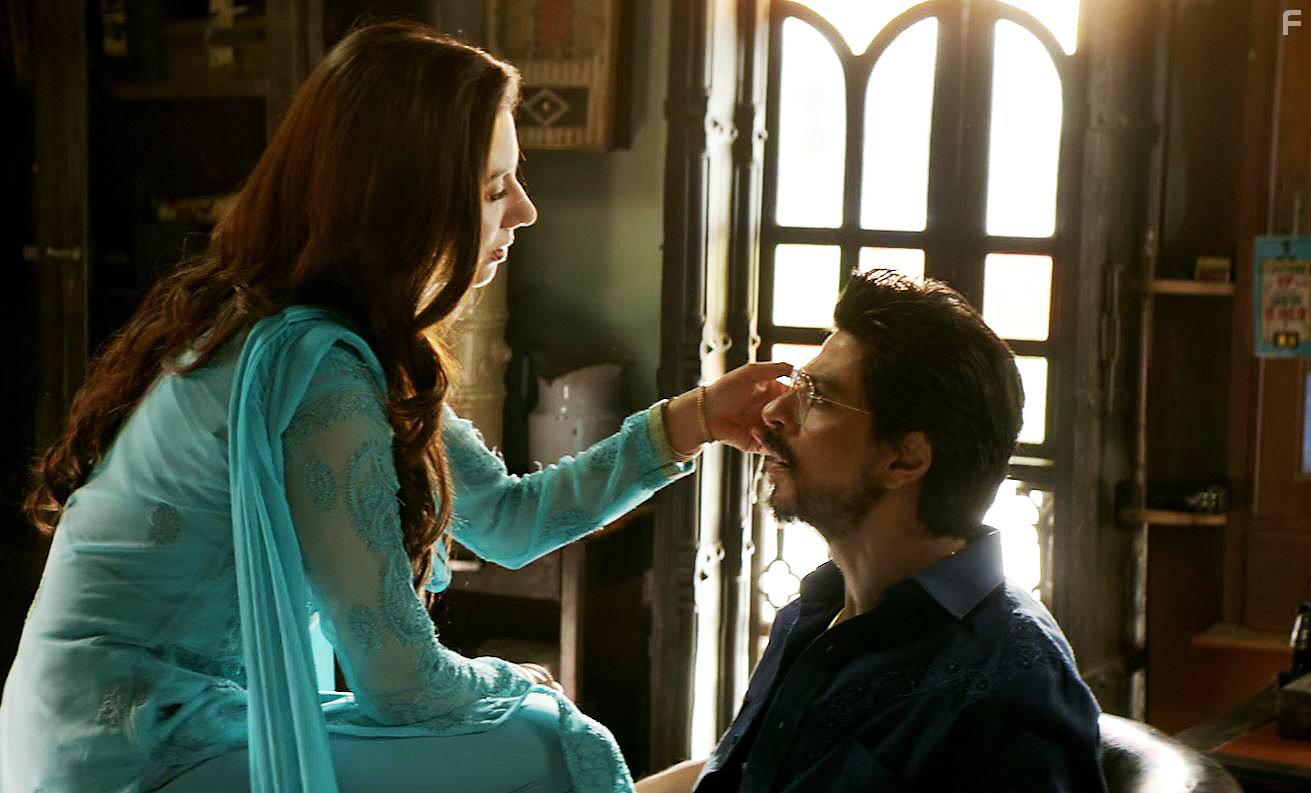 Shah Rukh Khan and Mahira Khan in Raees (2017)