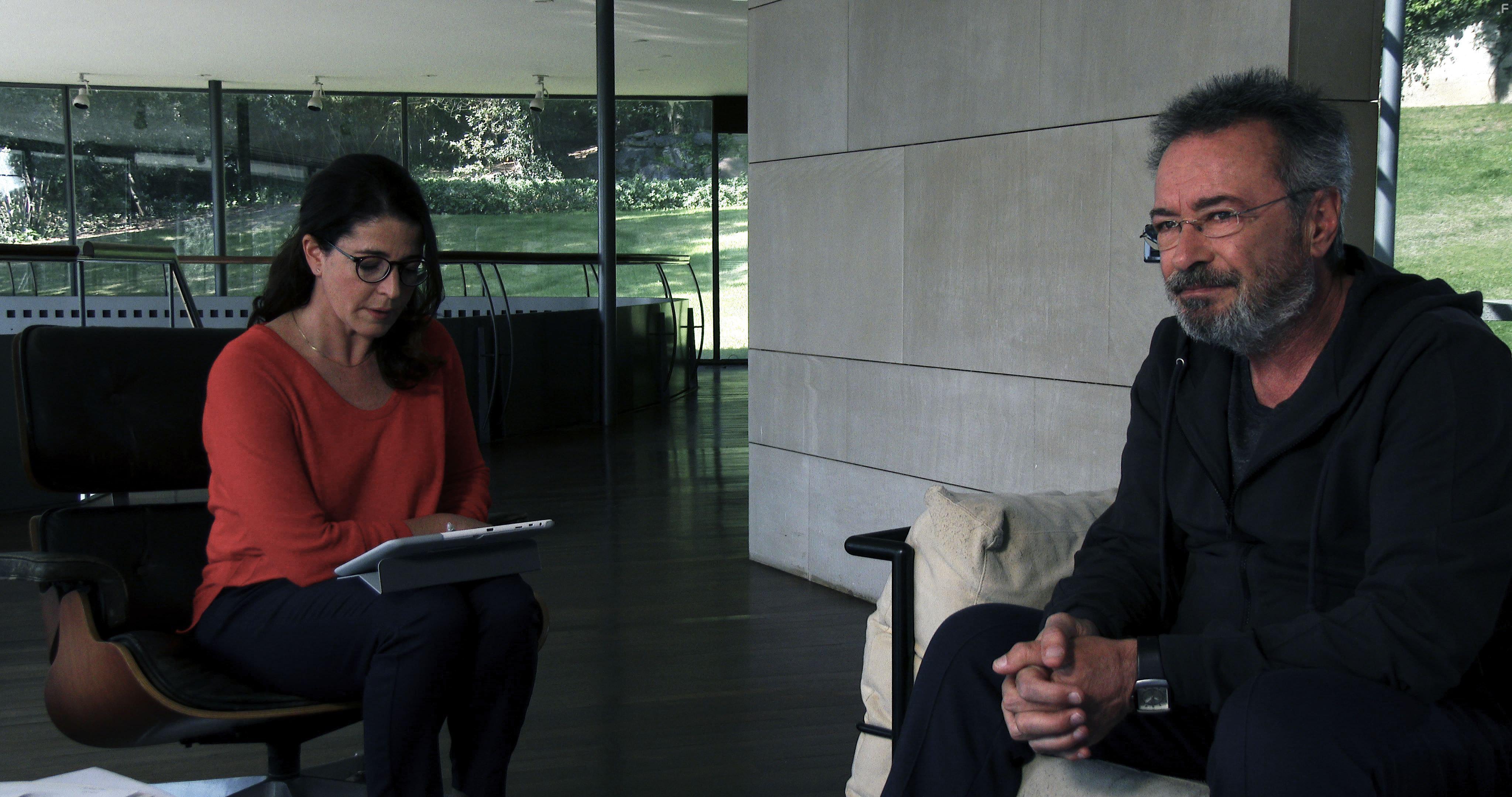 Oscar Martnez and Nora Navas in El ciudadano ilustre (2016)