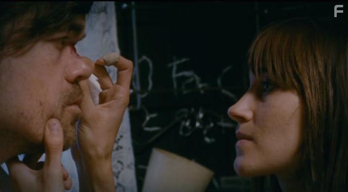 Peter Dinklage and Theresa Wayman in Pete Smalls Is Dead (2010)