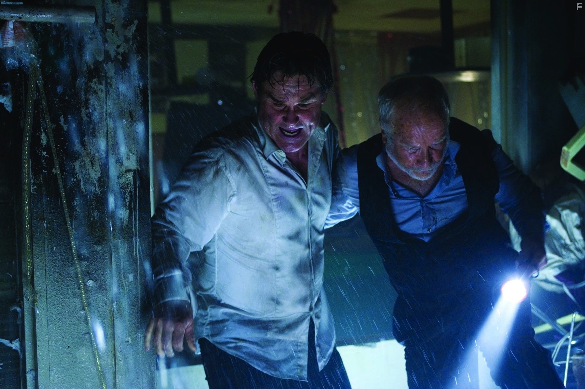 Richard Dreyfuss and Kurt Russell in Посейдон (2006)