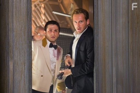 Freddy Rodr?guez and Josh Lucas in Посейдон (2006)