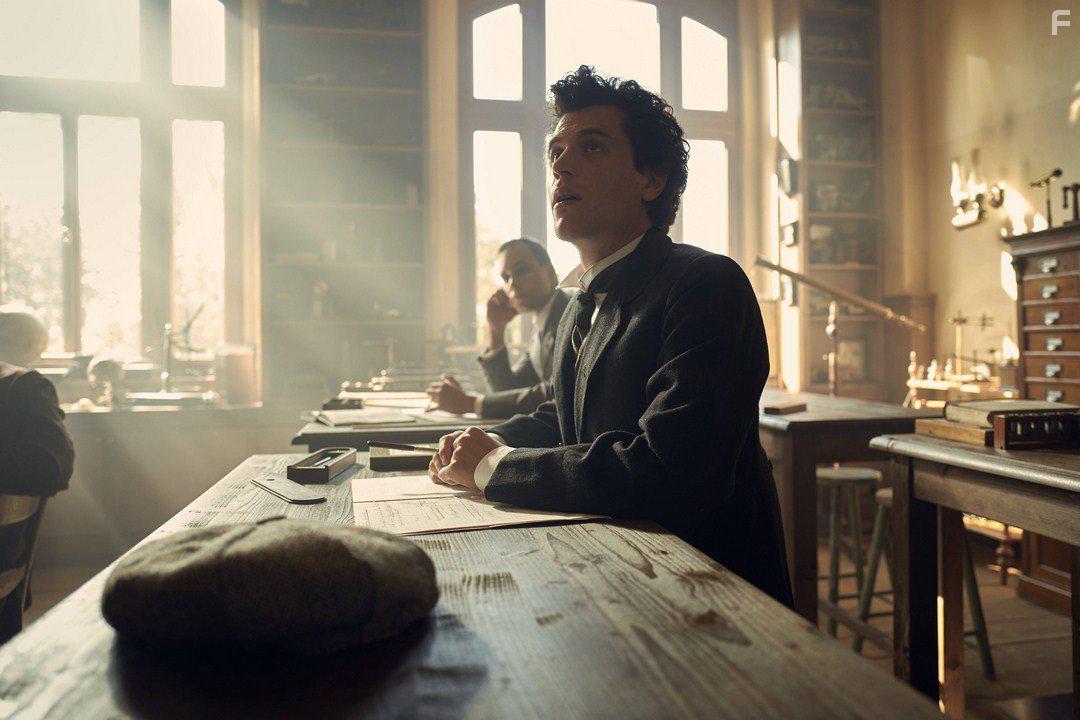 Johnny Flynn in Genius (2017)