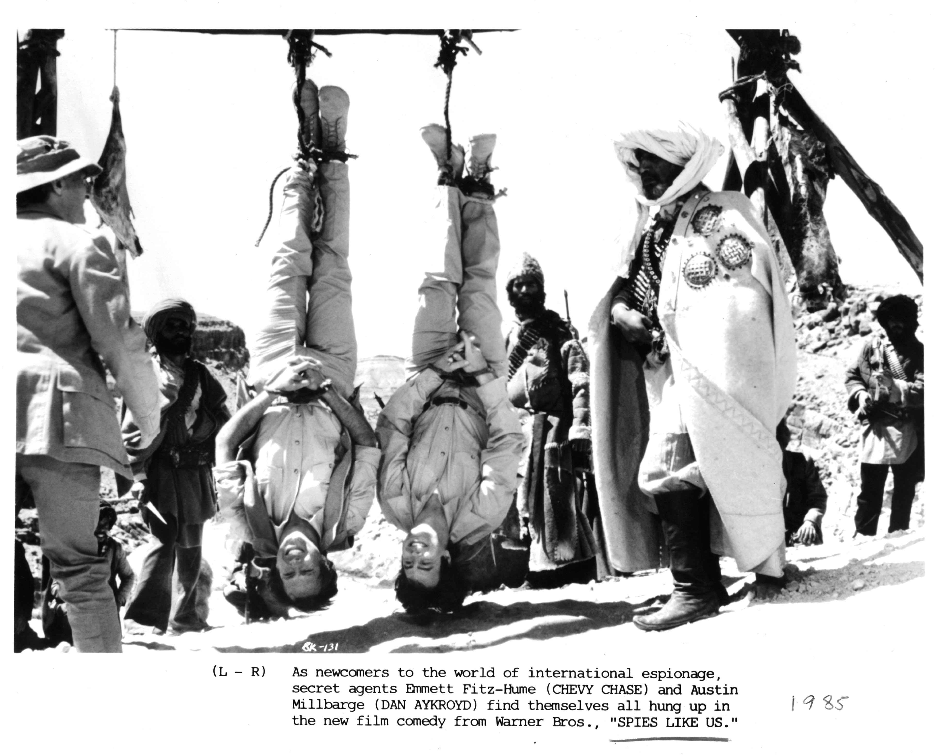 Dan Aykroyd and Chevy Chase in Шпионы как мы (1985)