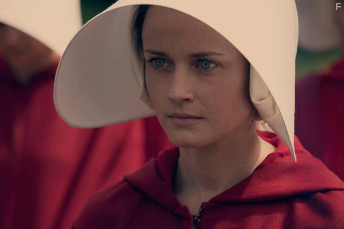 Alexis Bledel in The Handmaid's Tale (2017)