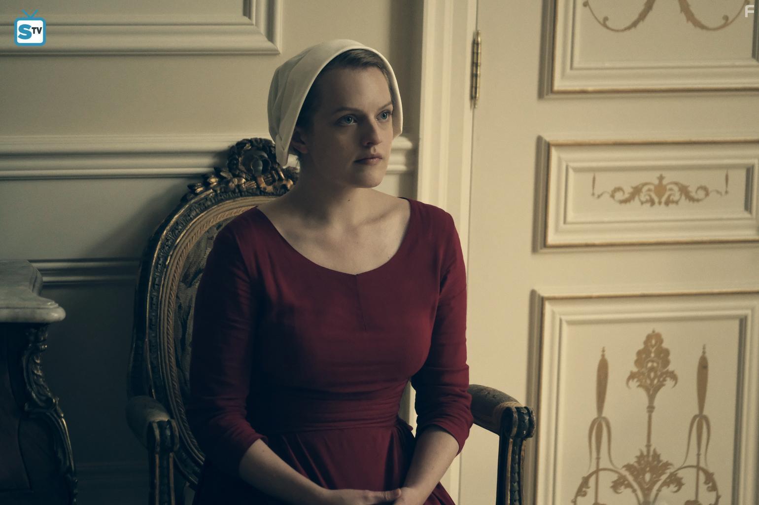 Elisabeth Moss in The Handmaid's Tale (2017)
