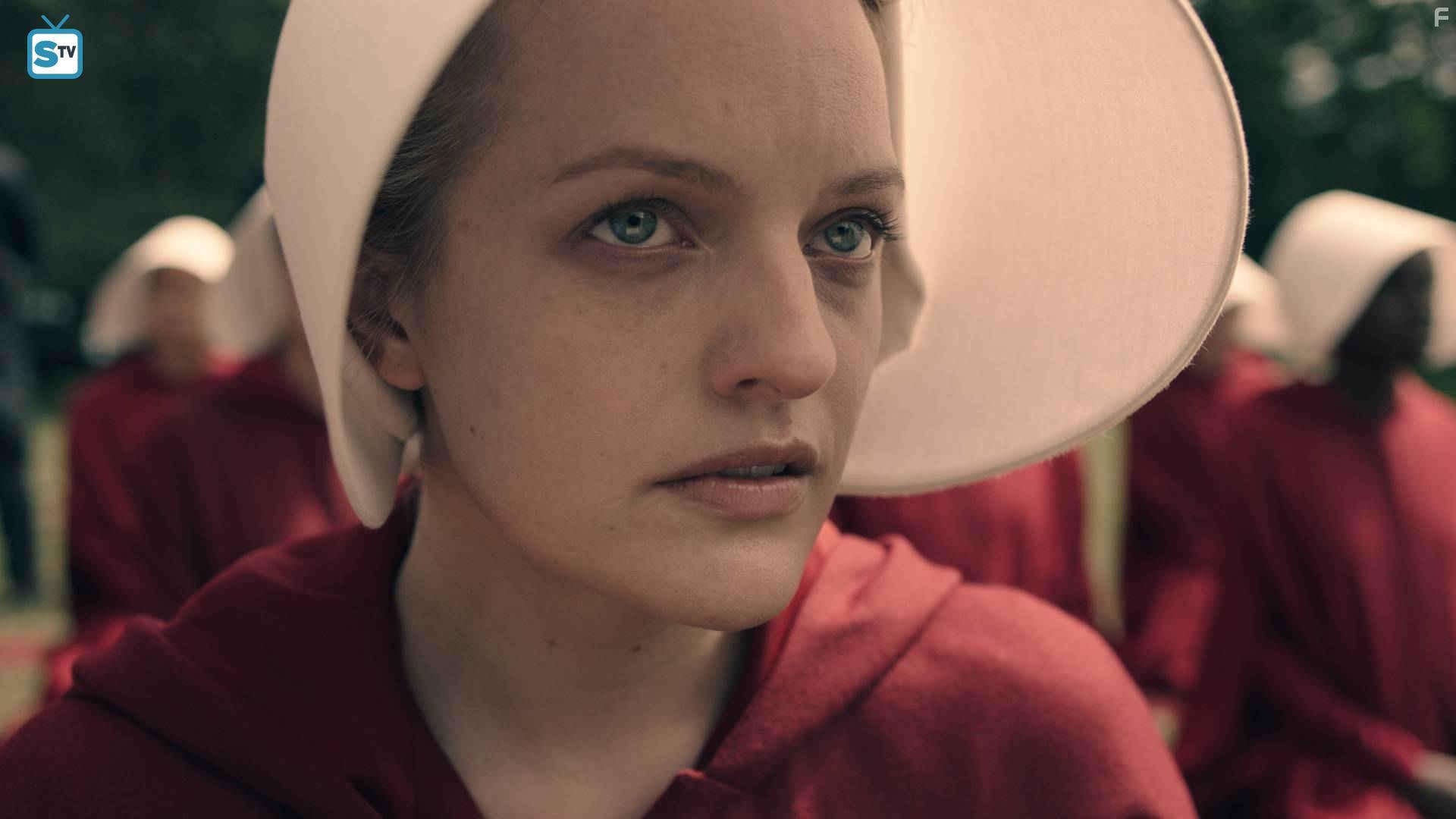 Elisabeth Moss in The Handmaid's Tale (2017)