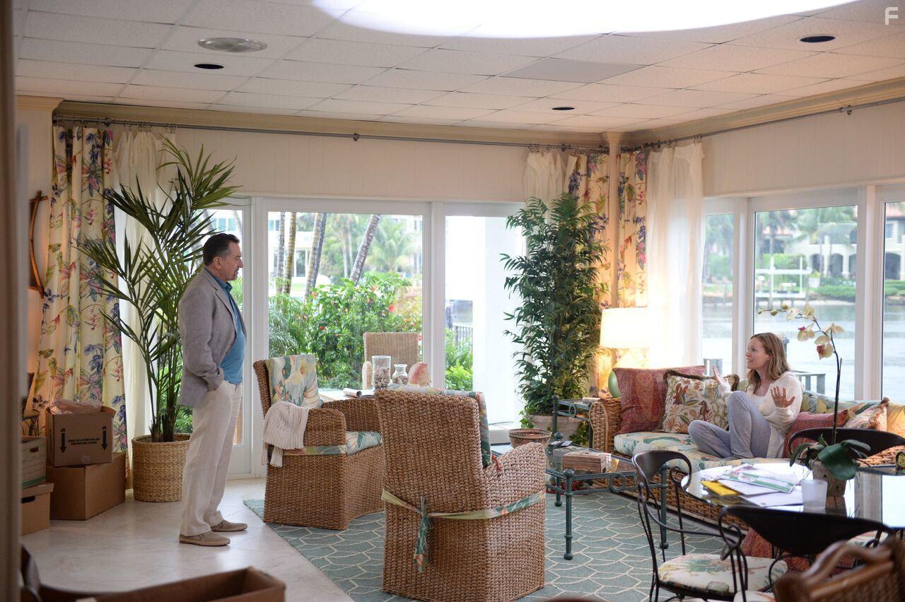 Robert De Niro and Leslie Mann in The Comedian (2016)