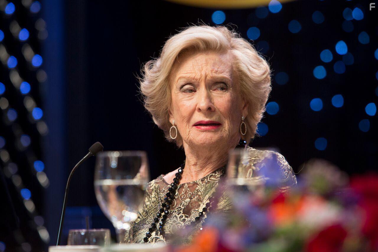 Cloris Leachman in The Comedian (2016)