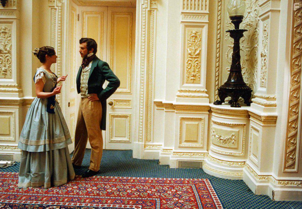 Jonathan Firth and Victoria Hamilton in Victoria & Albert (2001)