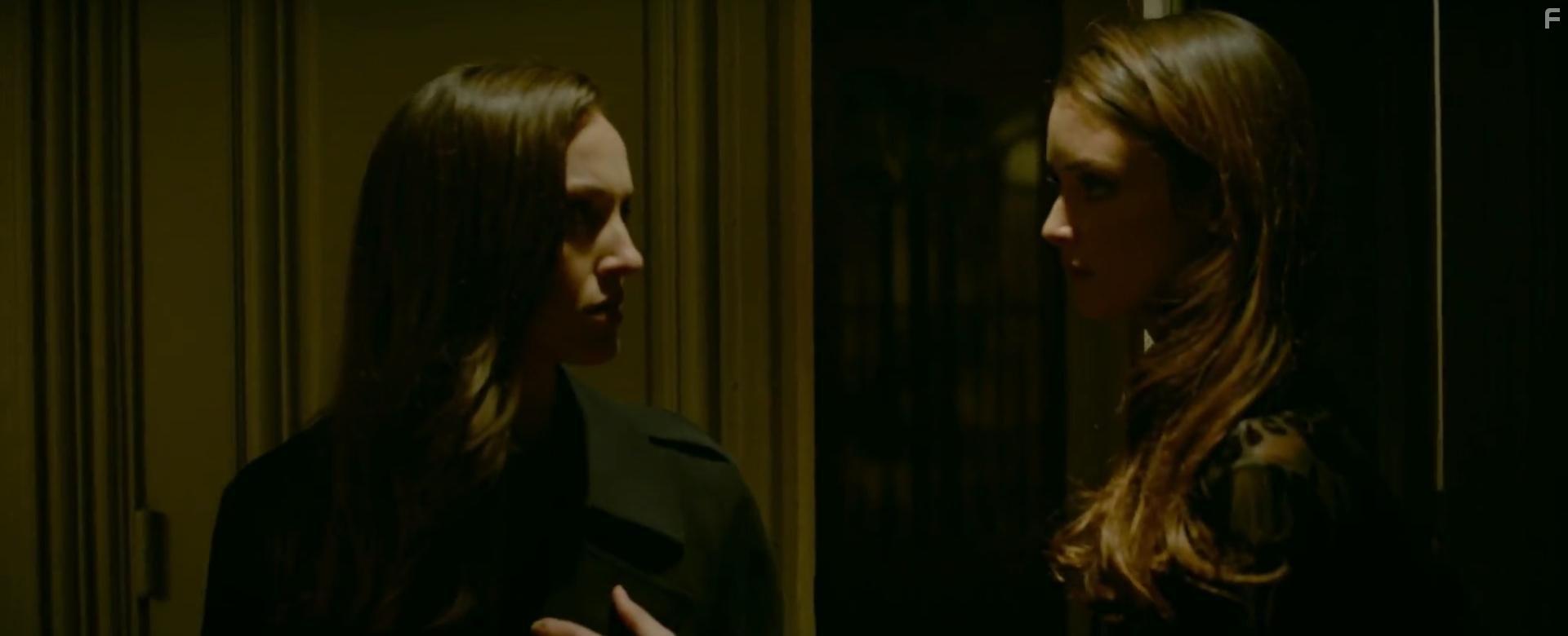 Charlotte Le Bon and Hlne Barbry in Iris (2016)