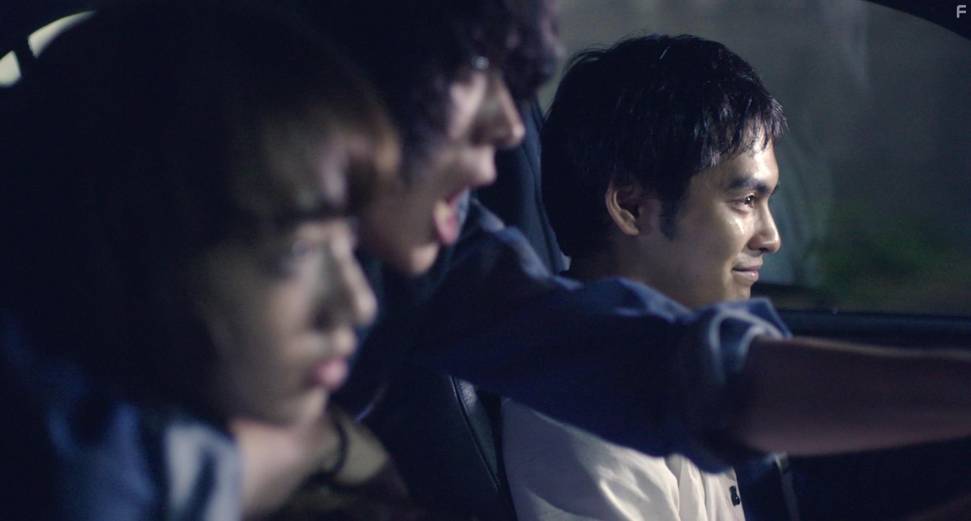 Yya Yagira, Masaki Suda, and Nana Komatsu in Disutorakushon beibzu (2016)