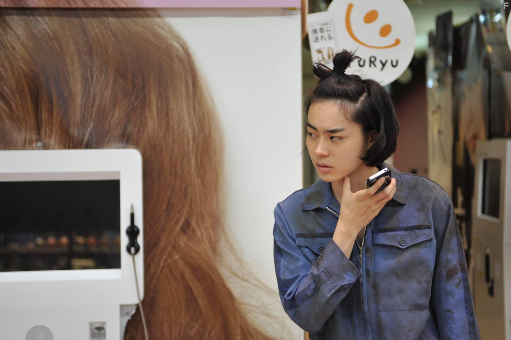 Masaki Suda in Disutorakushon beibzu (2016)