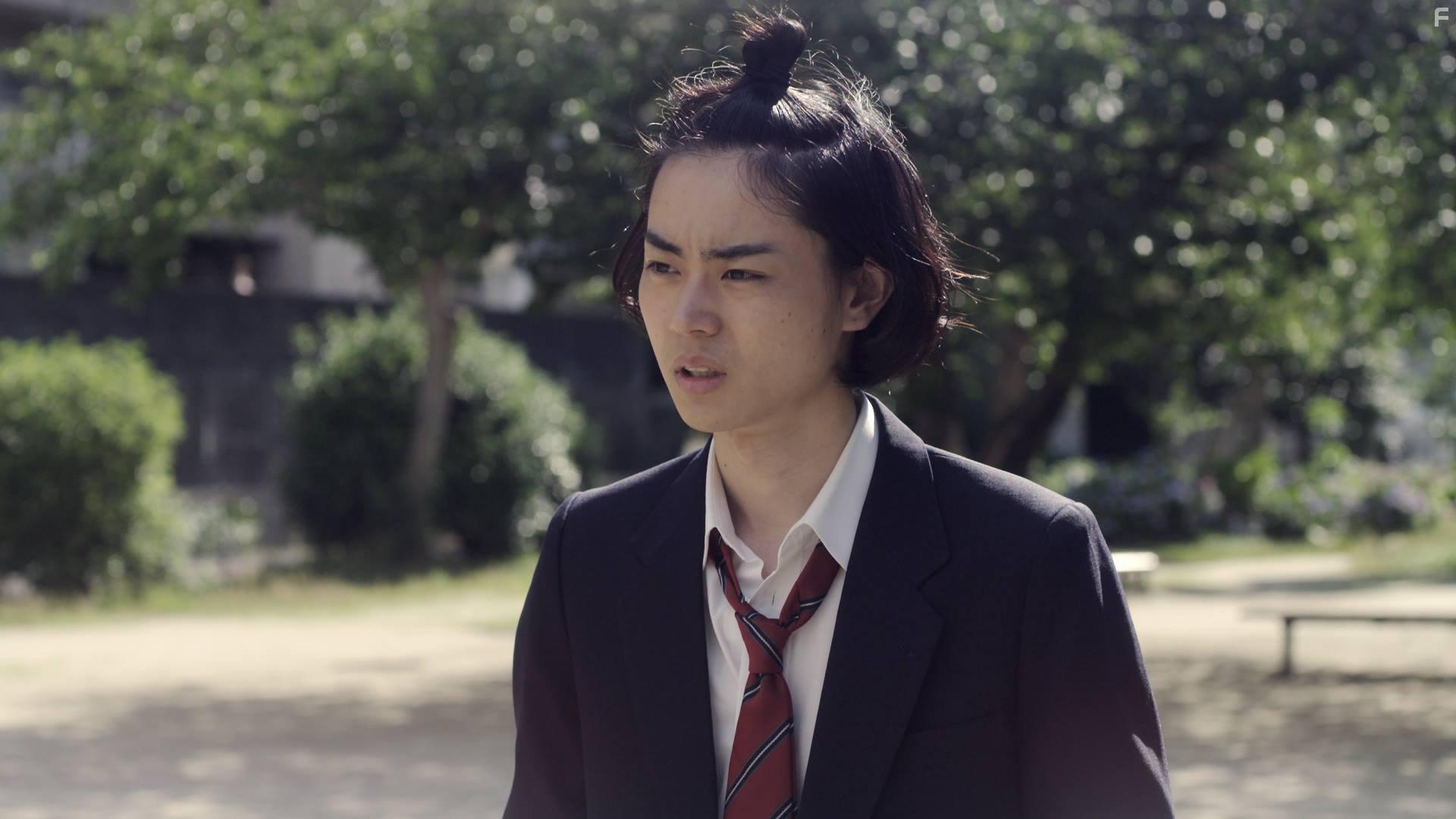 Masaki Suda in Disutorakushon beibzu (2016)