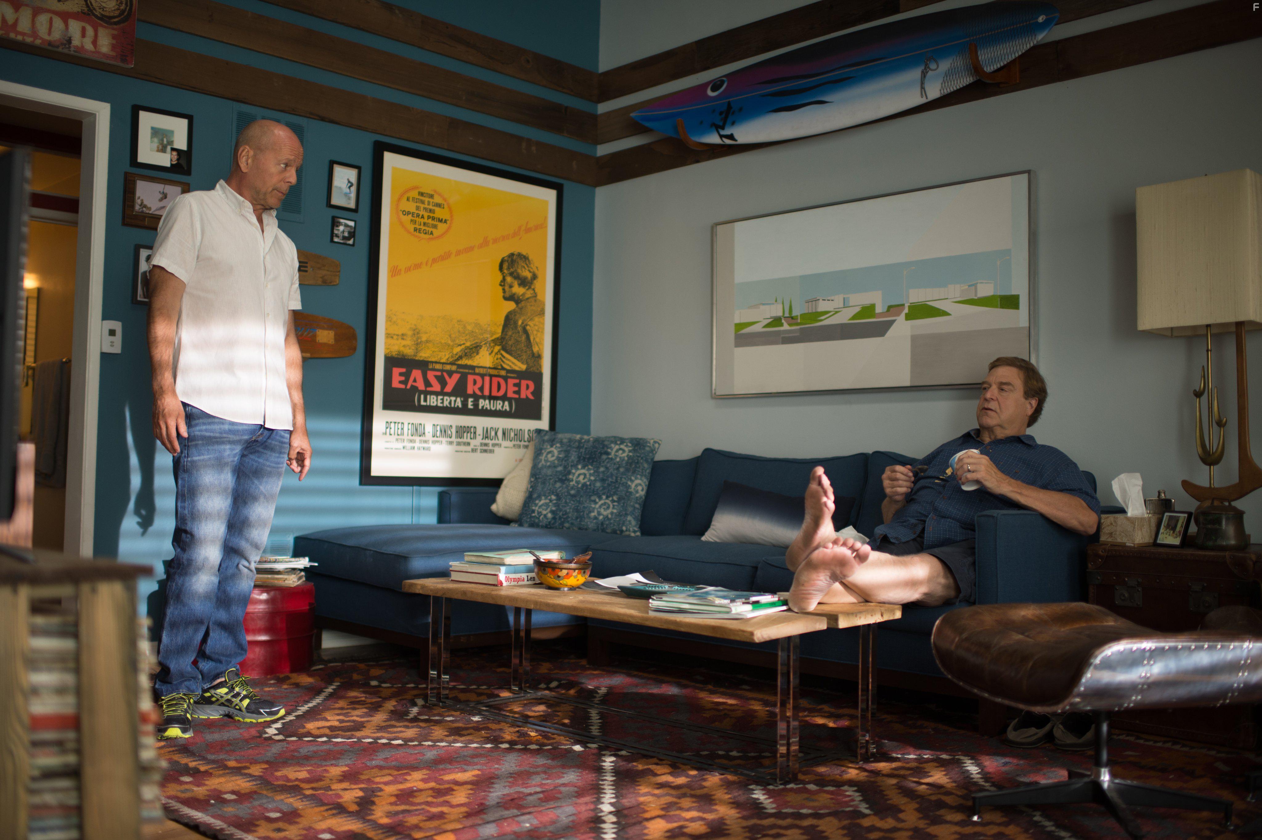 Bruce Willis and John Goodman in Once Upon a Time in Venice (2017)