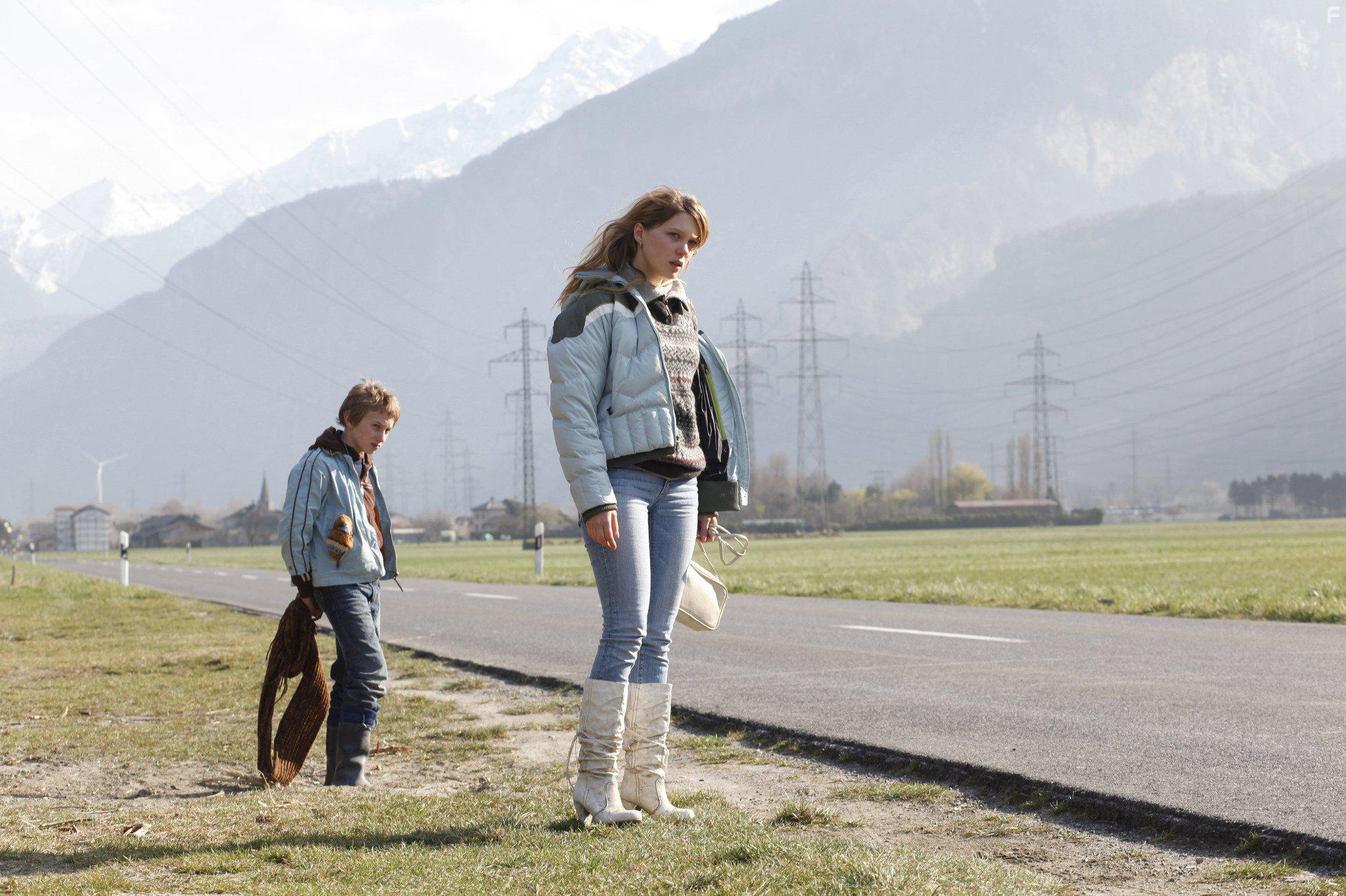 La Seydoux and Kacey Mottet Klein in L'enfant d'en haut (2012)