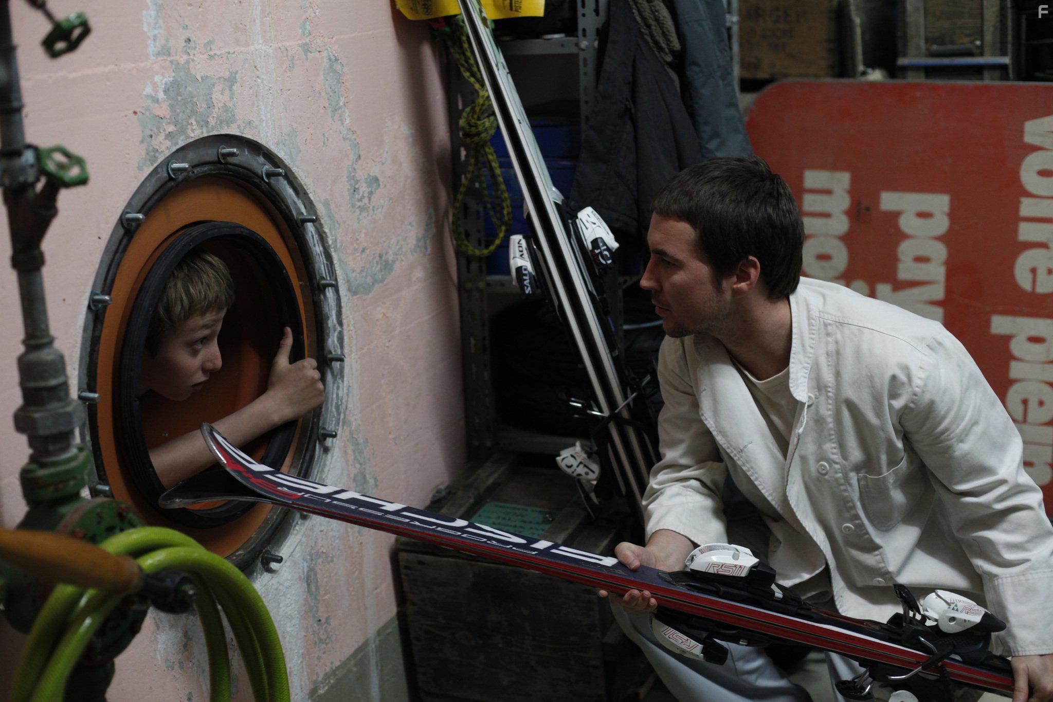 Martin Compston and Kacey Mottet Klein in L'enfant d'en haut (2012)