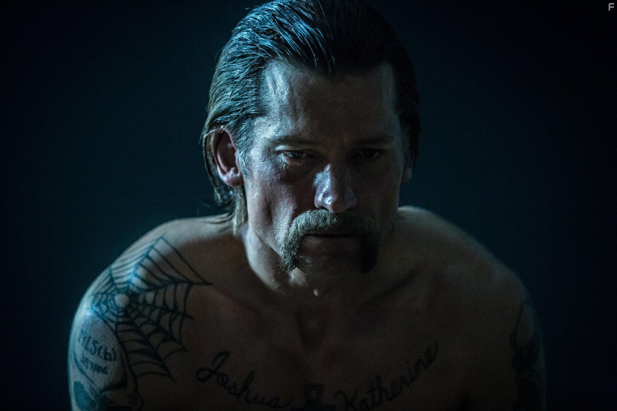 Nikolaj Coster-Waldau in Shot Caller (2017)