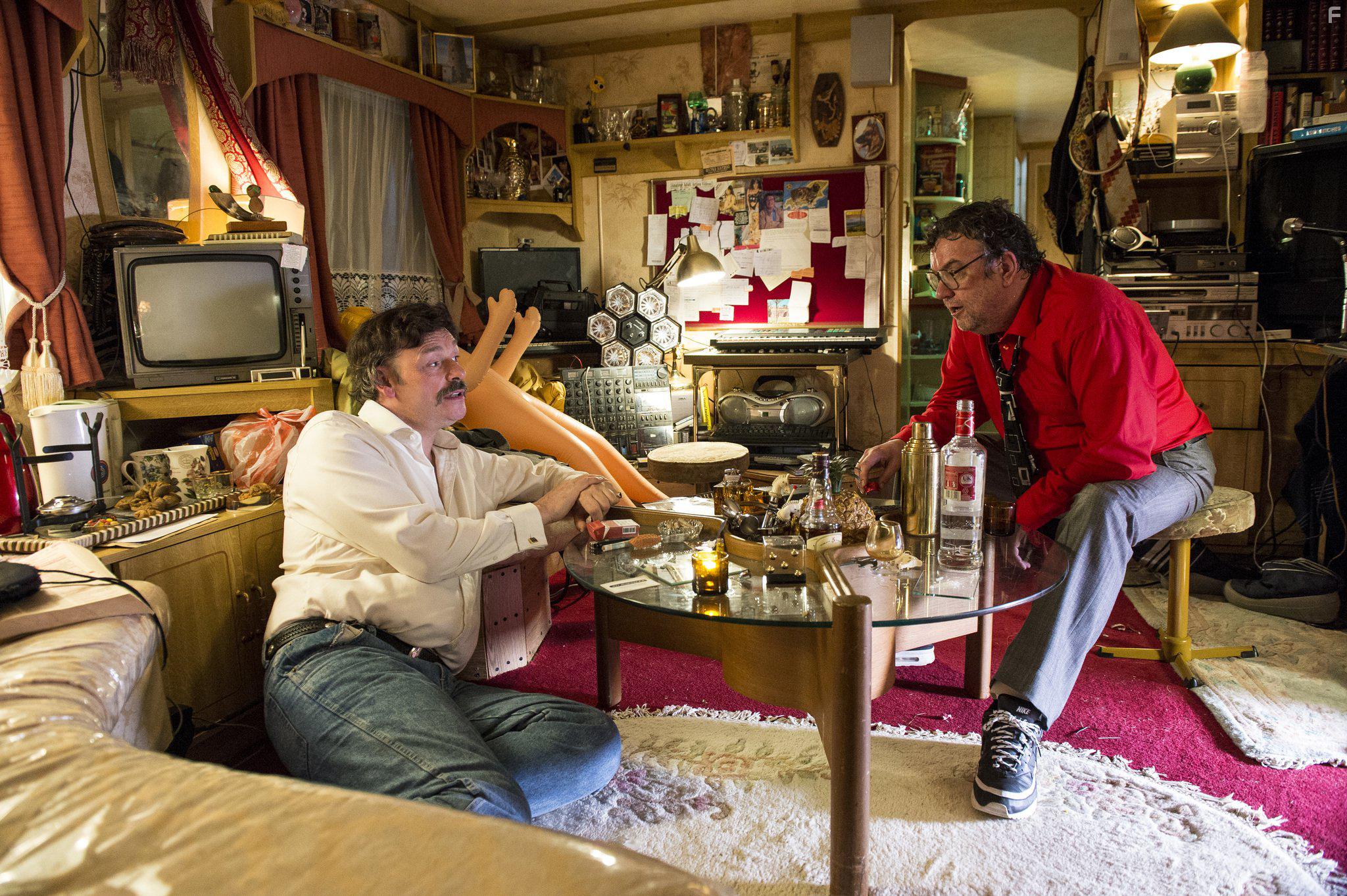 Richard McCabe and Julian Barratt in Mindhorn (2016)