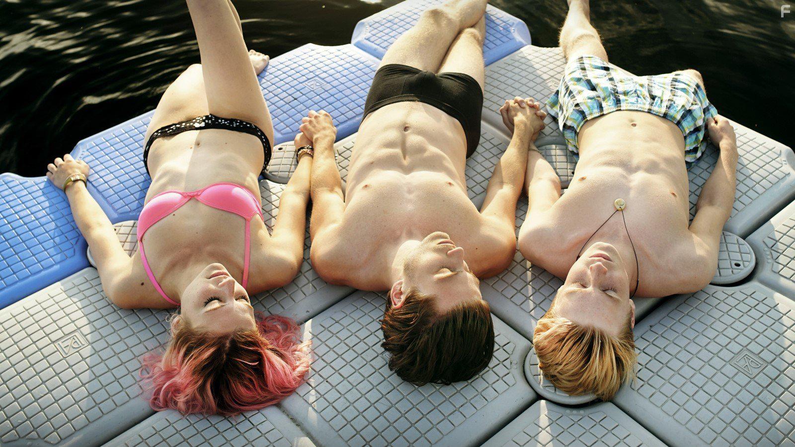 Jannik Schmann, Louis Hofmann, and Svenja Jung in Die Mitte der Welt (2016)