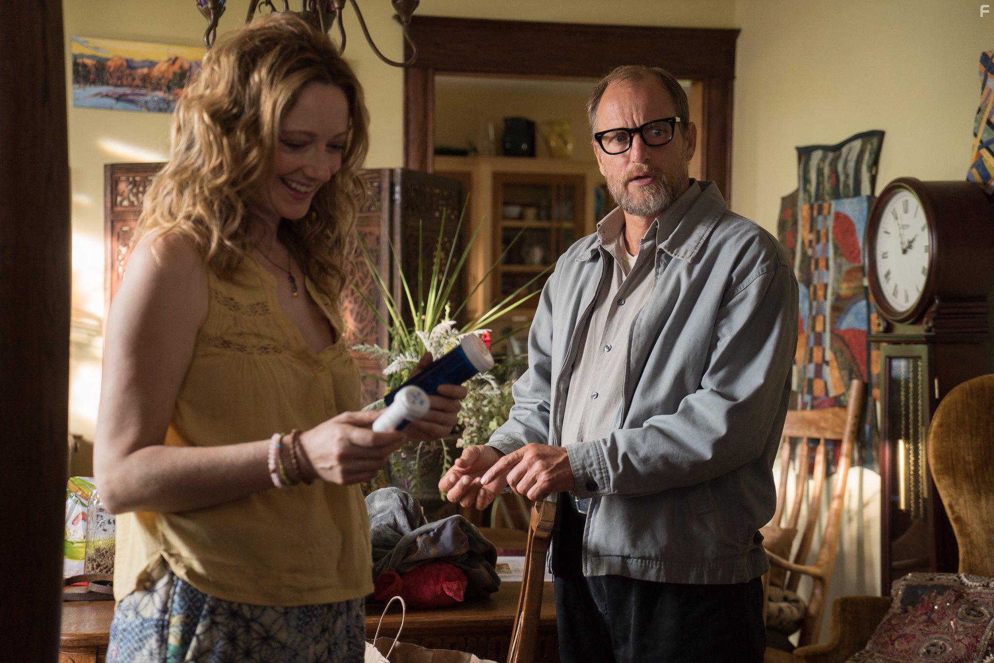 Woody Harrelson and Judy Greer in Wilson (2017)
