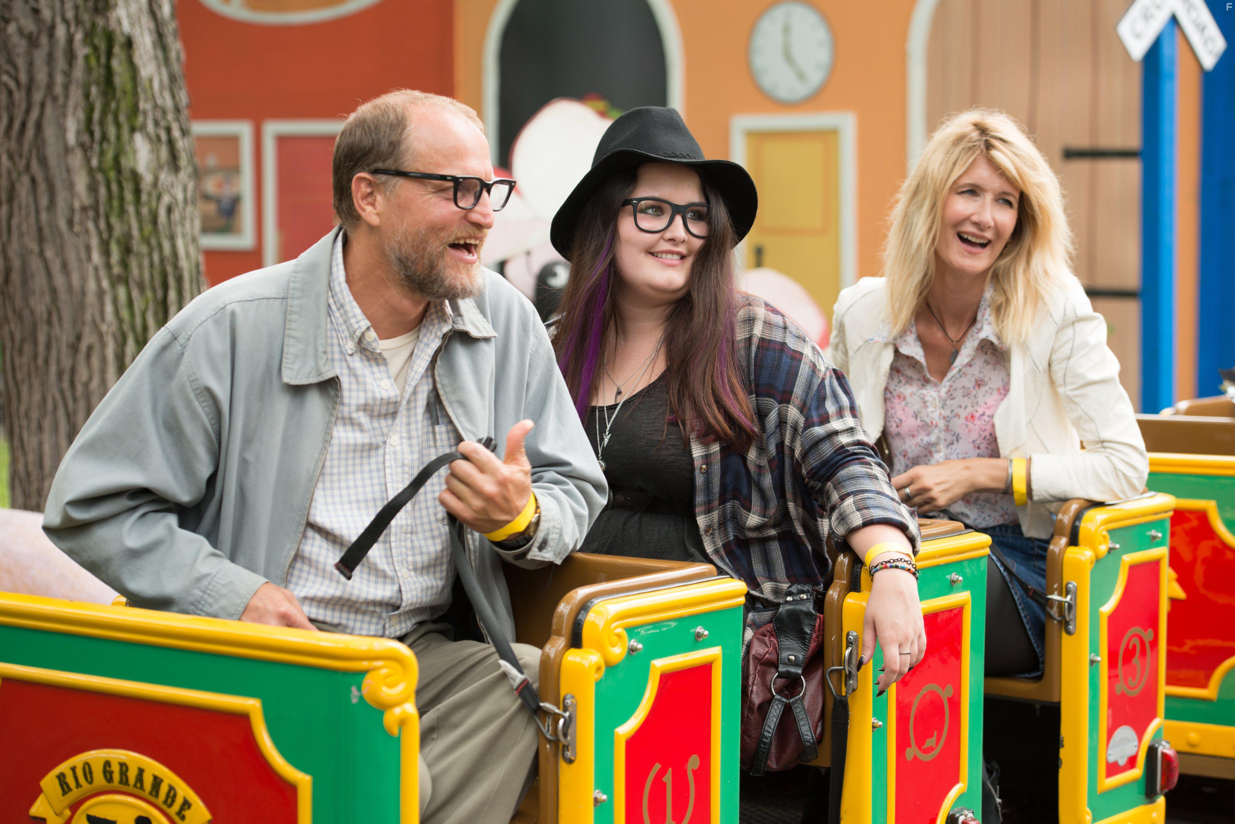 Laura Dern, Woody Harrelson, and Isabella Amara in Wilson (2017)