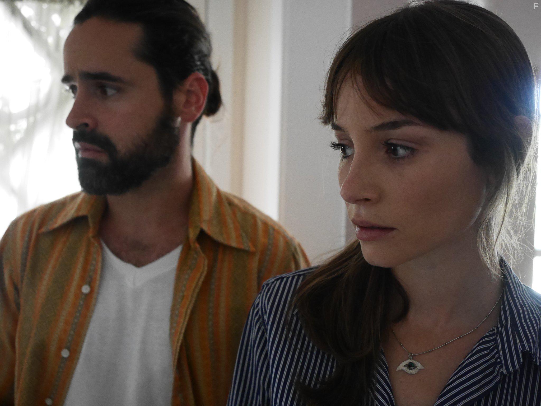 Jesse Bradford and Jocelin Donahue in Dead Awake (2016)