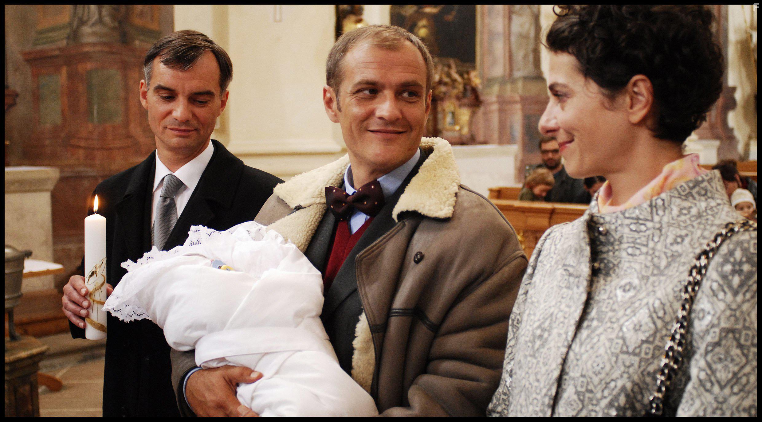 Natasa Burger, Roman Luknr, and Ivan Trojan in Medvdek (2007)