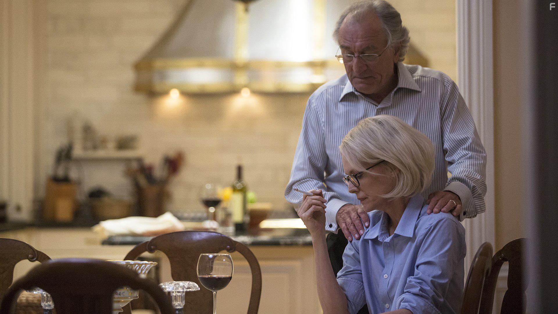 Robert De Niro and Michelle Pfeiffer in The Wizard of Lies (2017)