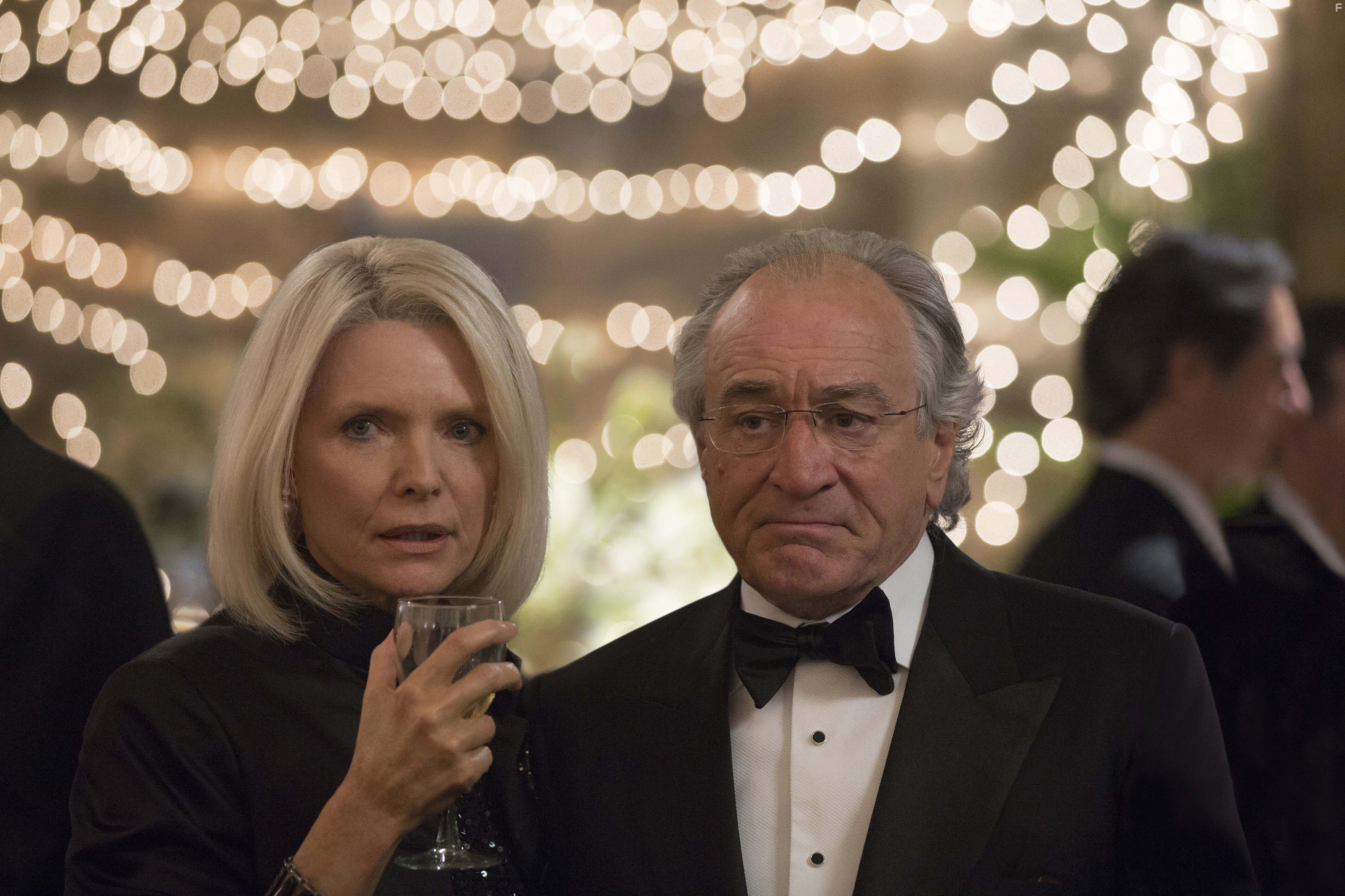 Robert De Niro and Michelle Pfeiffer in The Wizard of Lies (2017)