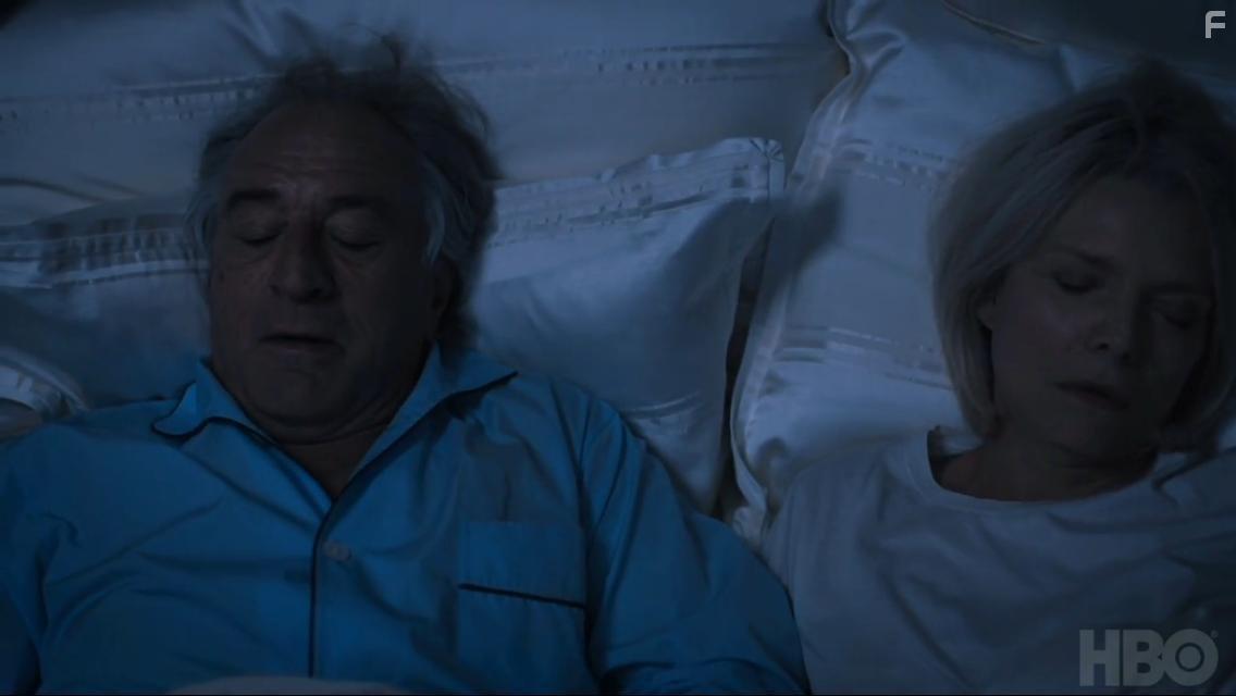 Robert De Niro and Michelle Pfeiffer in The Wizard of Lies (2017)