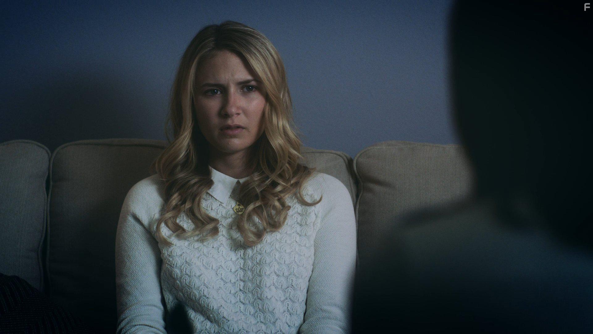 Eliza Bennett in Sweet/Vicious (2016)